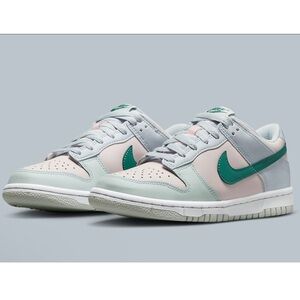 Nike Dunk Low GS (size 4.5Y)
